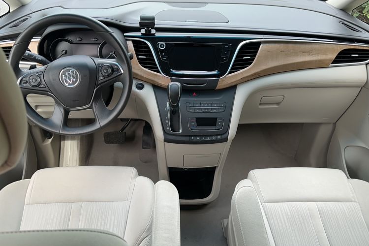 Used Buick GL8 2017 ES 28T Comfort Model China V Standard Center Console