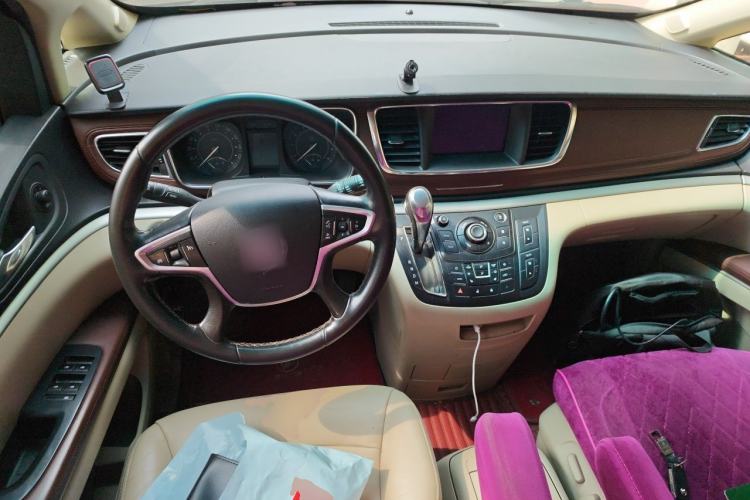 Used Buick GL8 2017 25S Prestige Version China V Standard Center Console