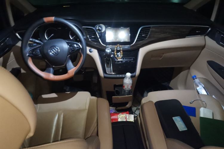 Used Buick GL8 2017 ES 28T Luxury Model China V Standard Center Console