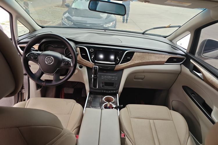Used Buick GL8 2017 ES 28T Comfort Model China V Standard Center Console