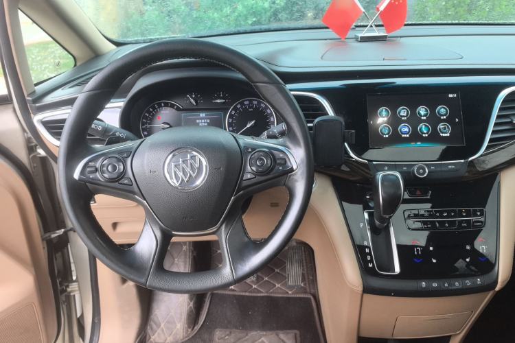 Used Buick GL8 2017 ES 28T Luxury Model China V Standard Center Console