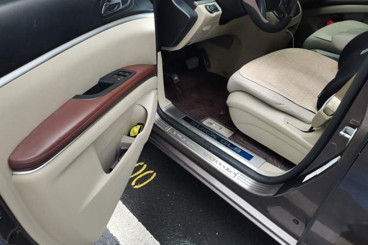 Used Buick GL8 2017 25S Comfort Version China V Standard Driver Seat