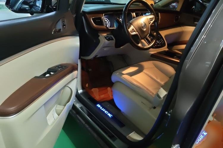 Used Buick GL8 2017 25S Prestige Version China V Standard Driver Seat