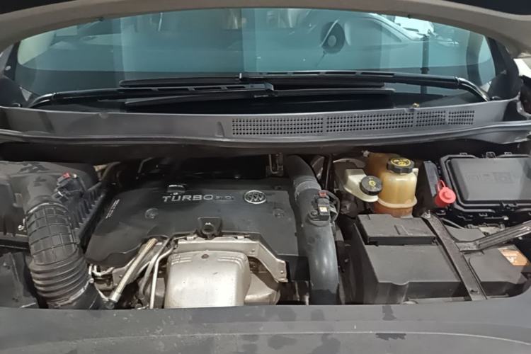 Used Buick GL8 2017 ES 28T Luxury Model China V Standard Engine Bay