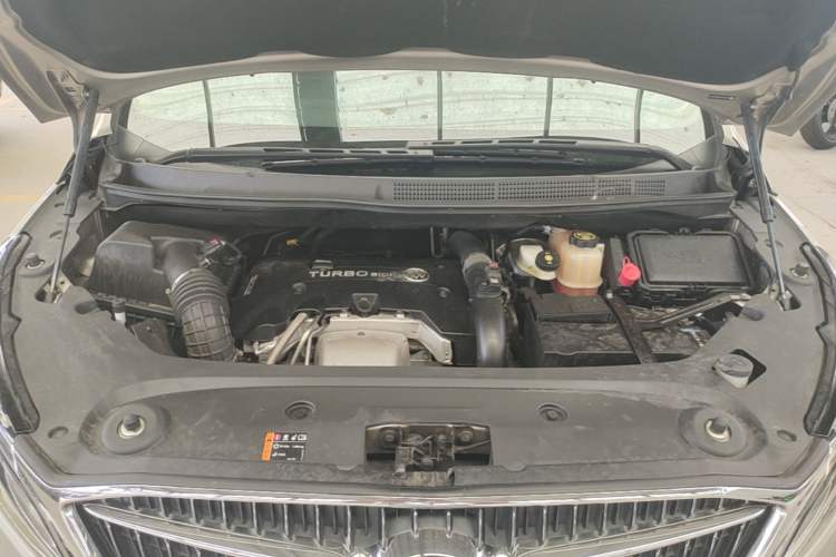 Used Buick GL8 2017 ES 28T Premium Version China V Standard Engine Bay
