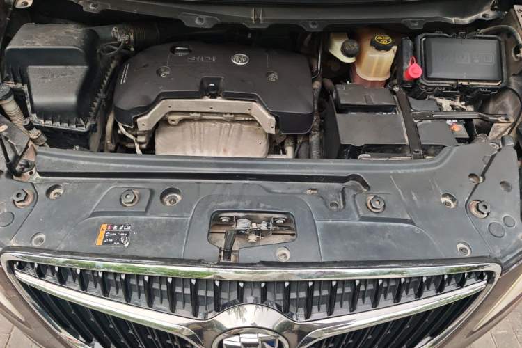 Used Buick GL8 2017 25S Luxury Version China V Standard Engine Bay