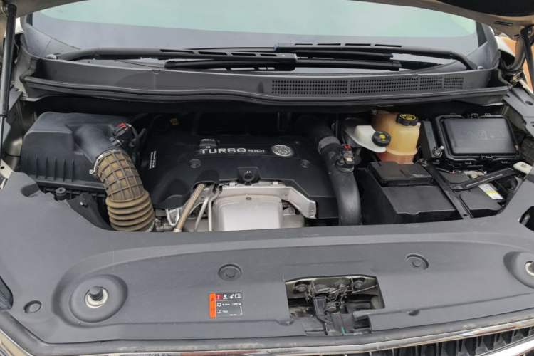 Used Buick GL8 2017 ES 28T Comfort Model China V Standard Engine Bay