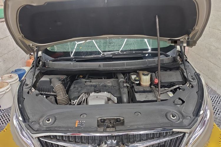 Used Buick GL8 2017 ES 28T Flagship Model China V Standard Engine Bay