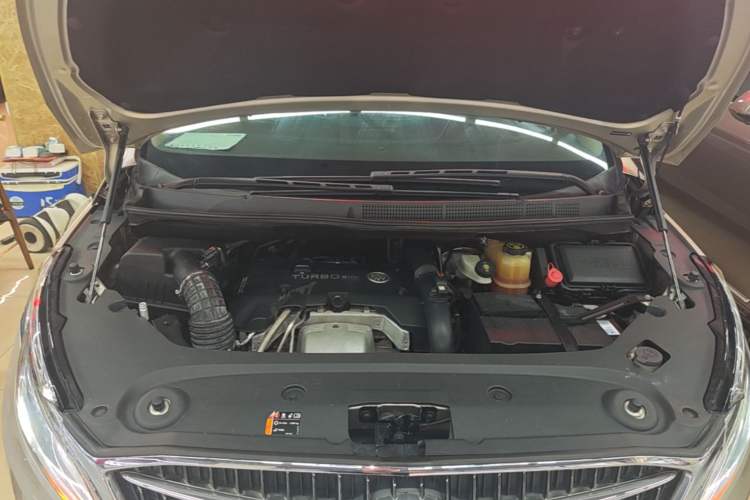 Used Buick GL8 2017 ES 28T Luxury Model China V Standard Engine Bay