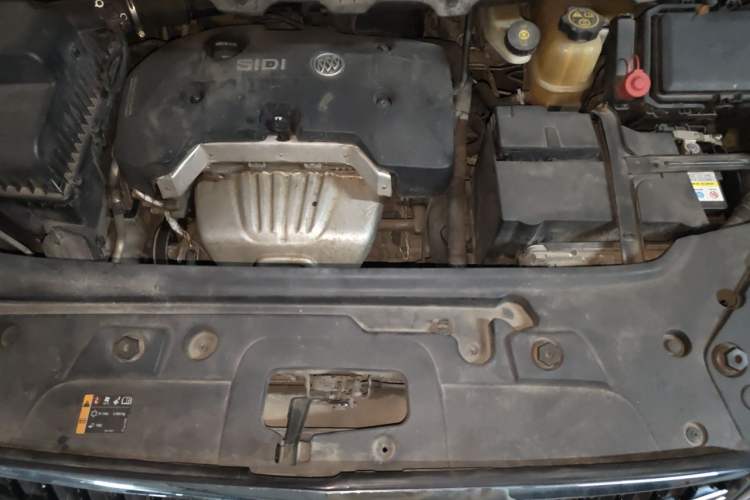 Used Buick GL8 2017 25S Luxury Version China V Standard Engine Bay