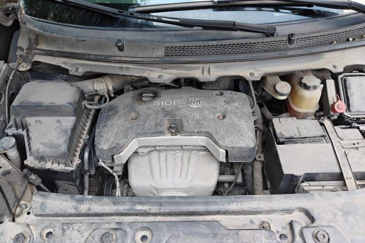 Used Buick GL8 2017 25S Luxury Version China V Standard Engine Bay