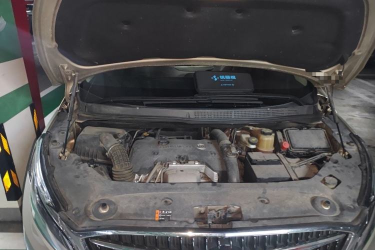 Used Buick GL8 2017 ES 28T Comfort Model China V Standard Engine Bay