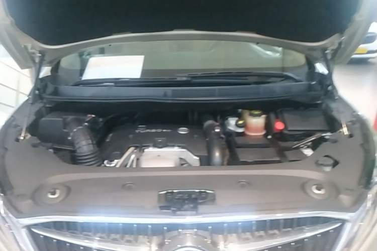 Used Buick GL8 2017 ES 28T Luxury Model China V Standard Engine Bay