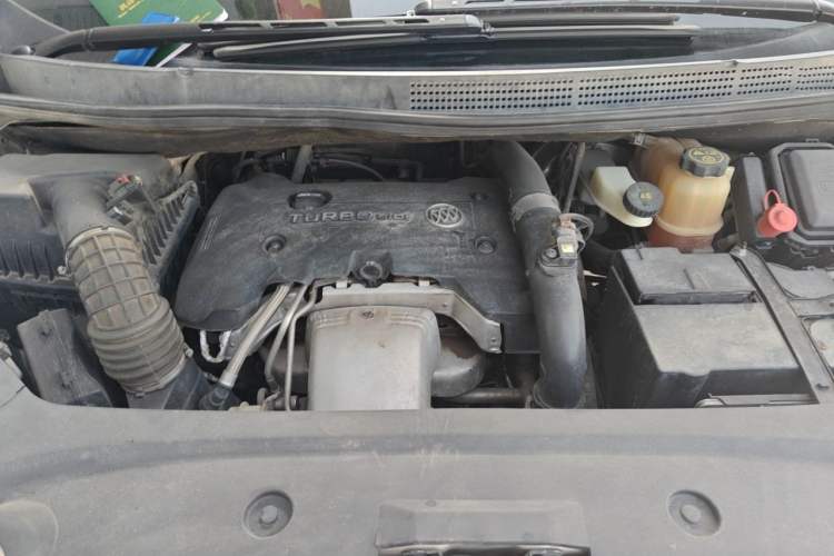 Used Buick GL8 2017 ES 28T Comfort Model China V Standard Engine Bay