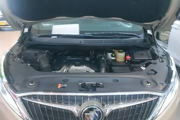 Used Buick GL8 2017 ES 28T Flagship Model China V Standard Engine Bay