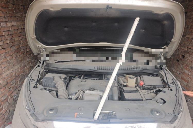 Used Buick GL8 2017 ES 28T Premium Version China V Standard Engine Bay
