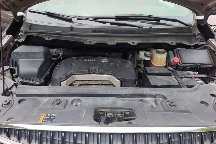 Used Buick GL8 2017 25S Luxury Version China V Standard Engine Bay