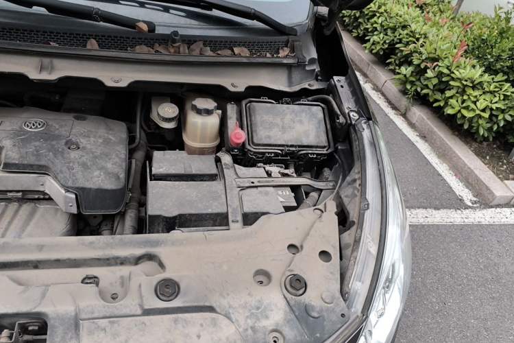 Used Buick GL8 2017 25S Luxury Version China V Standard Engine Bay Left
