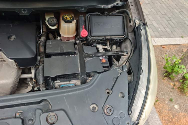 Used Buick GL8 2017 25S Luxury Version China V Standard Engine Bay Left