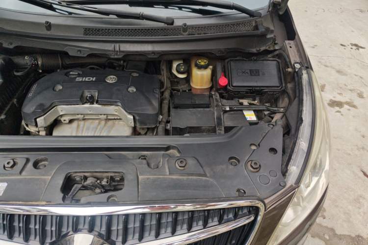 Used Buick GL8 2017 25S Luxury Version China V Standard Engine Bay Left
