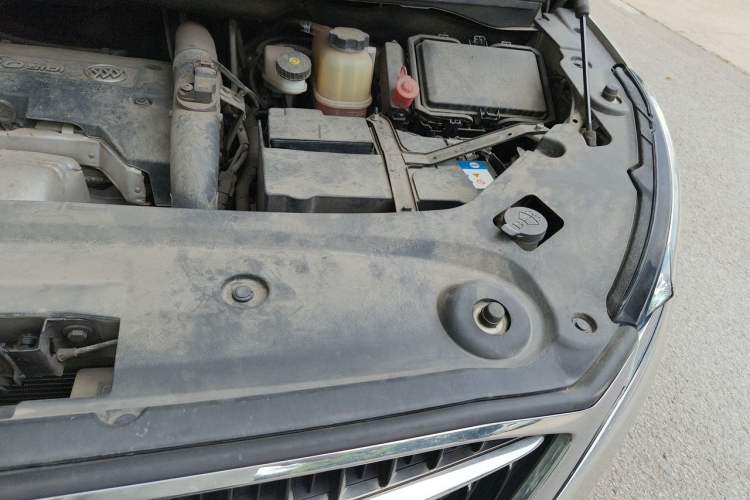 Used Buick GL8 2017 ES 28T Luxury Model China V Standard Engine Bay Left