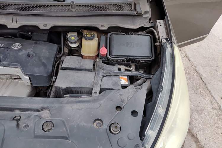 Used Buick GL8 2017 25S Luxury Version China V Standard Engine Bay Left