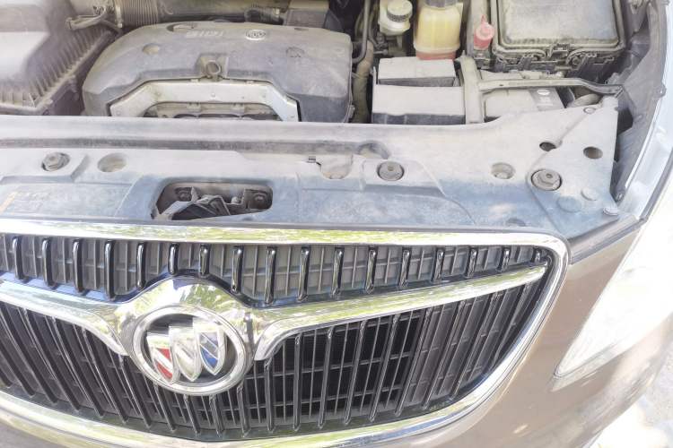 Used Buick GL8 2017 25S Luxury Version China V Standard Engine Bay Left