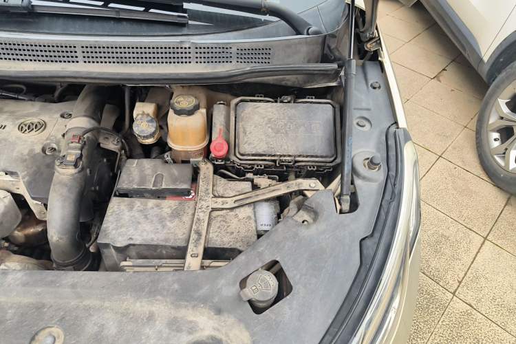 Used Buick GL8 2017 ES 28T Luxury Model China V Standard Engine Bay Left