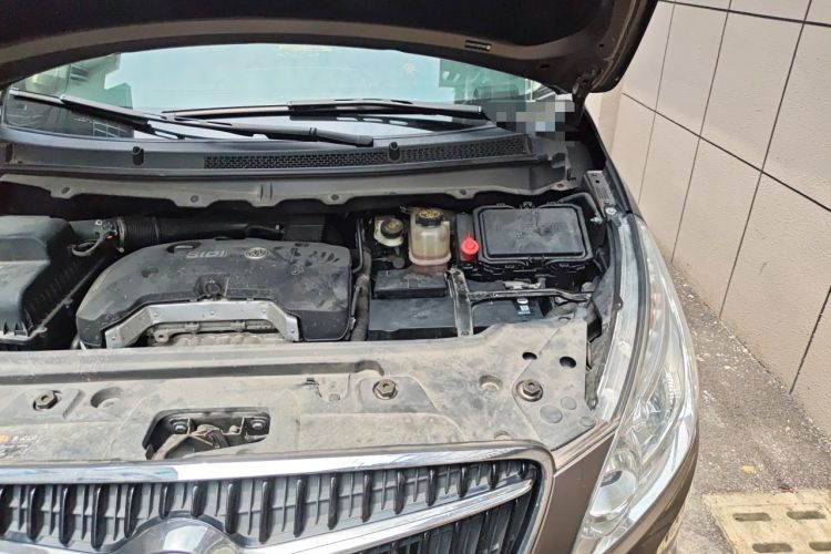Used Buick GL8 2017 25S Luxury Version China V Standard Engine Bay Left