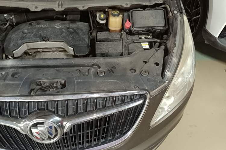 Used Buick GL8 2017 25S Luxury Version China V Standard Engine Bay Left