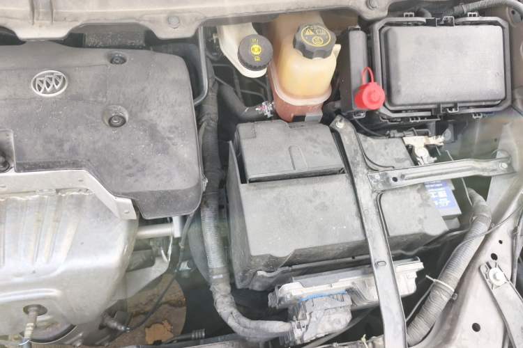 Used Buick GL8 2017 25S Luxury Version China V Standard Engine Bay Left