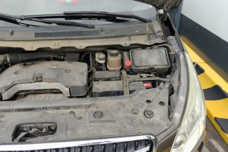 Used Buick GL8 2017 25S Luxury Version China V Standard Engine Bay Left