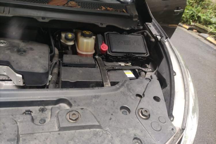 Used Buick GL8 2017 25S Luxury Version China V Standard Engine Bay Left