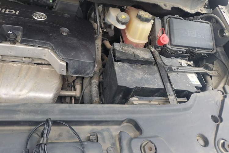 Used Buick GL8 2017 25S Luxury Version China V Standard Engine Bay Left