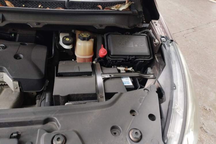 Used Buick GL8 2017 25S Comfort Version China V Standard Engine Bay Left