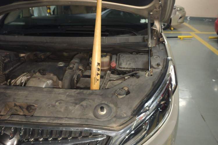 Used Buick GL8 2017 ES 28T Flagship Model China V Standard Engine Bay Left