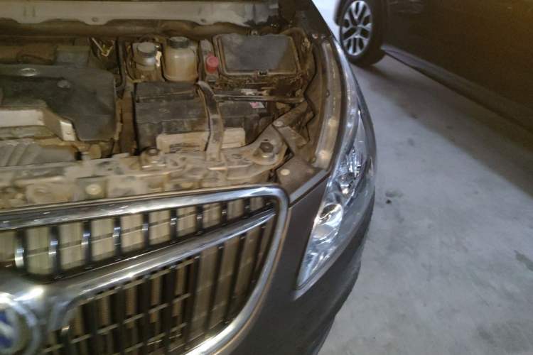 Used Buick GL8 2017 25S Luxury Version China V Standard Engine Bay Left