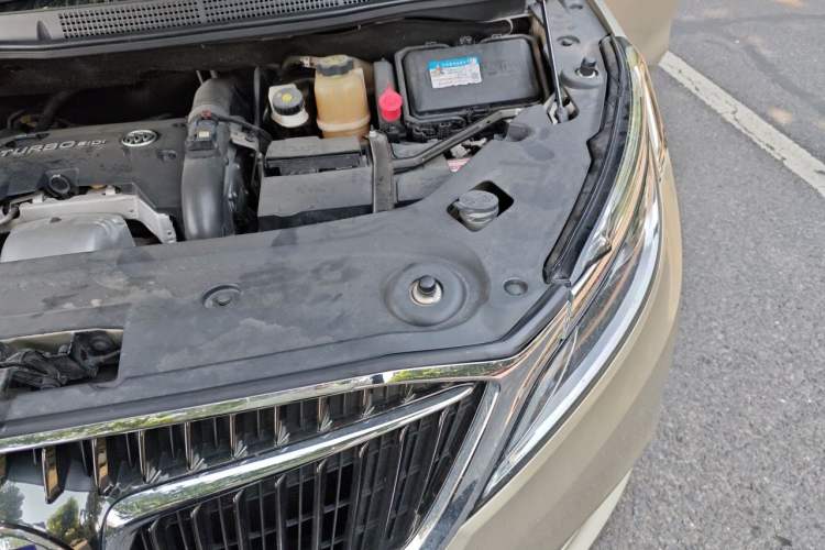 Used Buick GL8 2017 ES 28T Comfort Model China V Standard Engine Bay Left
