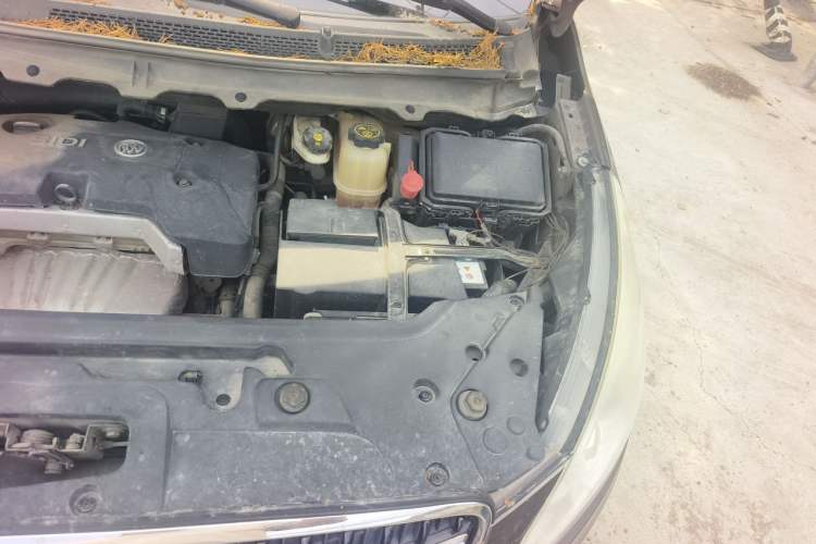 Used Buick GL8 2017 25S Luxury Version China V Standard Engine Bay Left