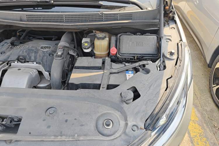 Used Buick GL8 2017 ES 28T Comfort Model China V Standard Engine Bay Left