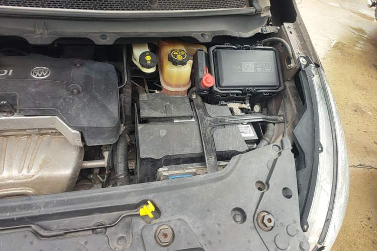 Used Buick GL8 2017 25S Comfort Version China V Standard Engine Bay Left