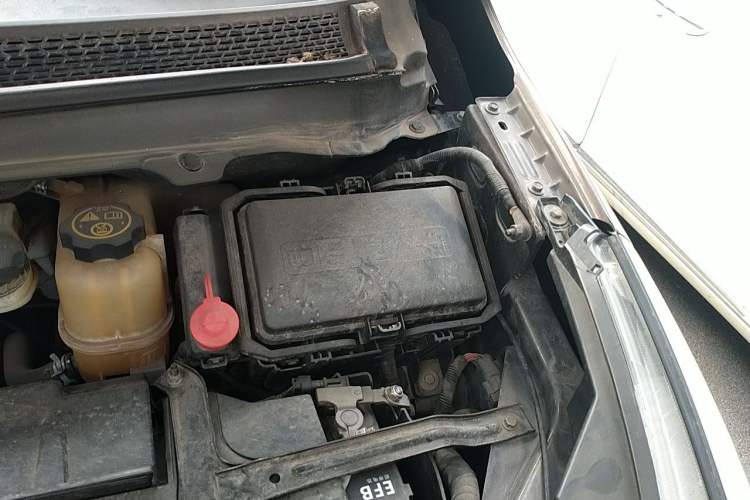 Used Buick GL8 2017 25S Luxury Version China V Standard Engine Bay Left