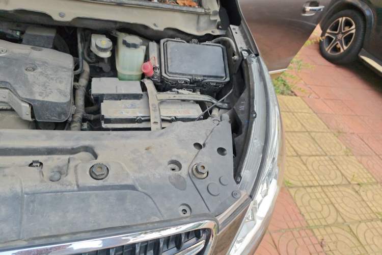 Used Buick GL8 2017 25S Prestige Version China V Standard Engine Bay Left