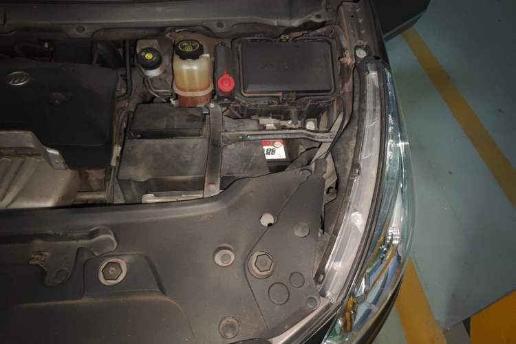 Used Buick GL8 2017 25S Prestige Version China V Standard Engine Bay Left