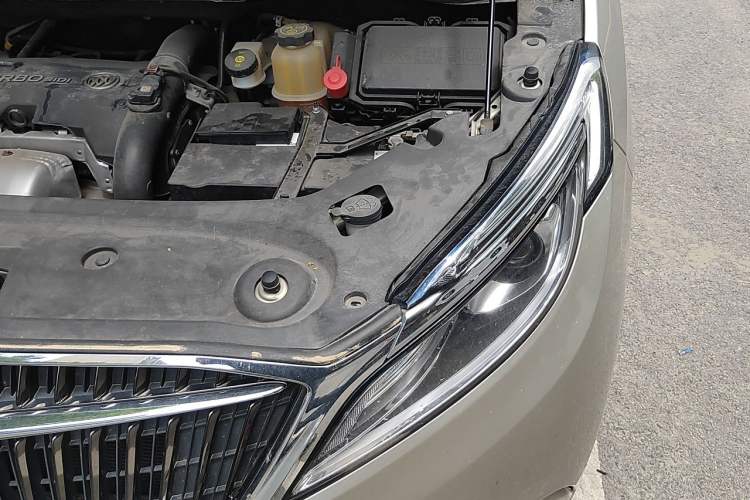 Used Buick GL8 2017 ES 28T Comfort Model China V Standard Engine Bay Left