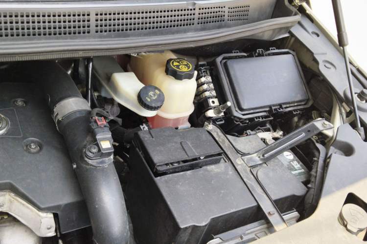 Used Buick GL8 2017 ES 28T Luxury Model China V Standard Engine Bay Left