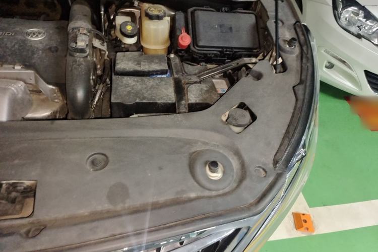Used Buick GL8 2017 ES 28T Flagship Model China V Standard Engine Bay Left