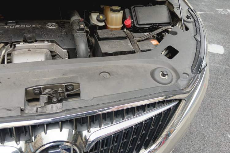 Used Buick GL8 2017 ES 28T Comfort Model China V Standard Engine Bay Left