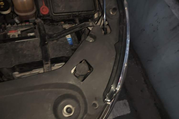 Used Buick GL8 2017 ES 28T Comfort Model China V Standard Engine Bay Left