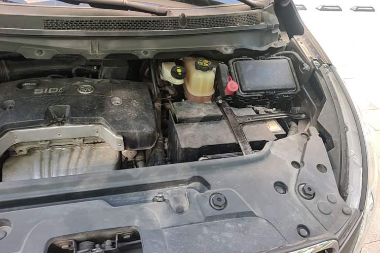 Used Buick GL8 2017 25S Prestige Version China V Standard Engine Bay Left